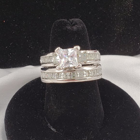 Silvertone Wedding Ring Set
